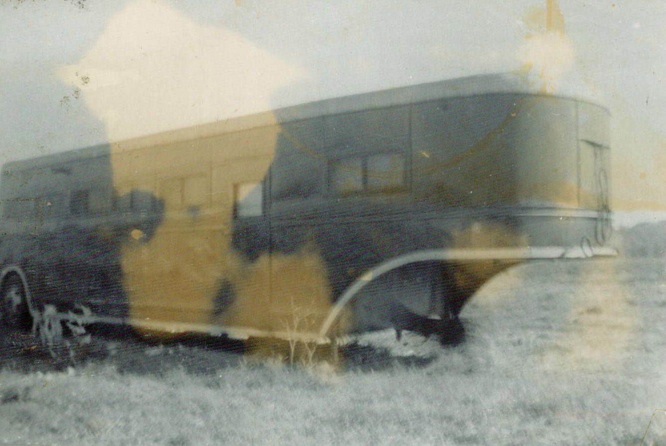 henrys-5th-wheel-trailer-bus