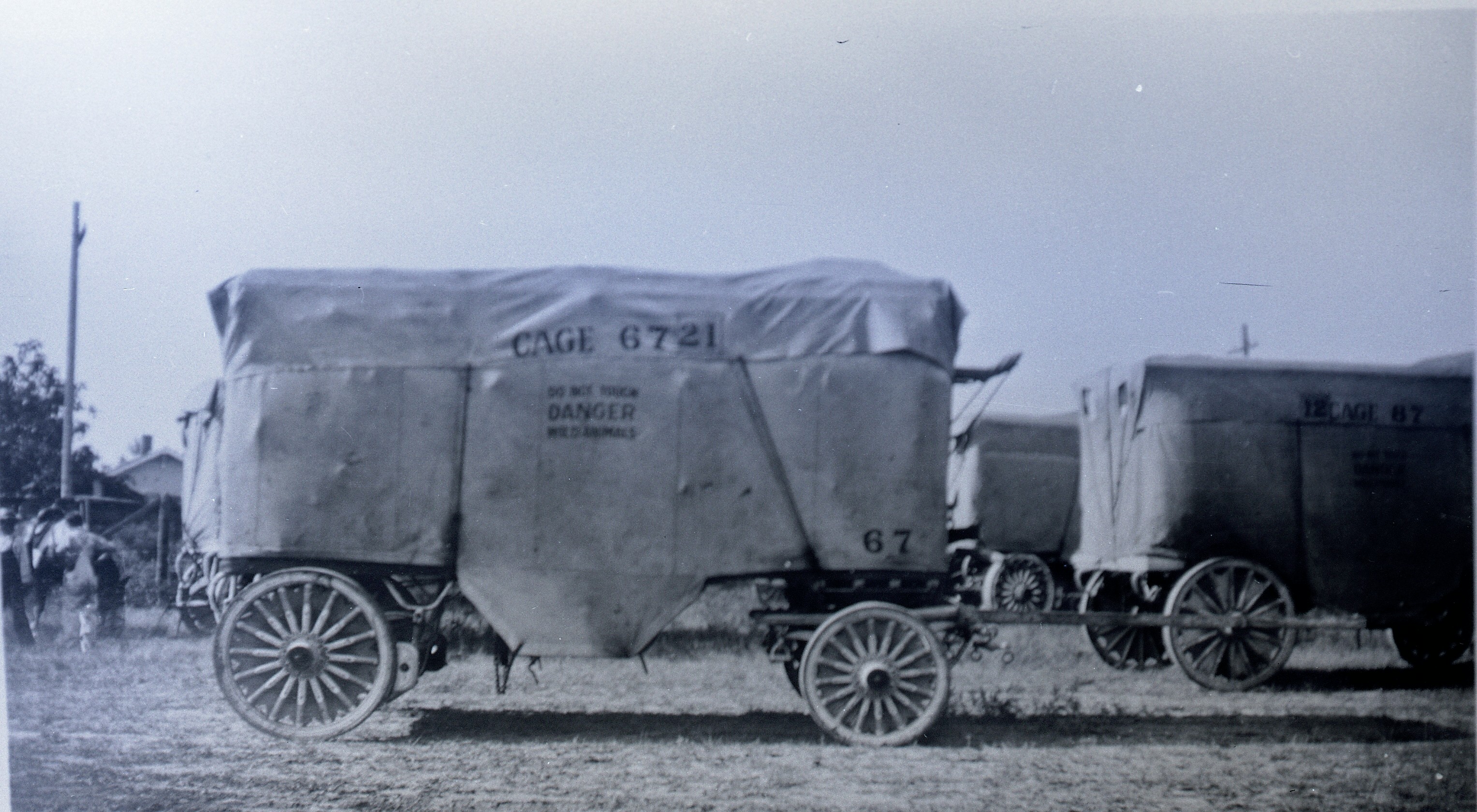 Ringling Bros Barnum   Bailey  1932 Winter ing the Wagons after paiting or repaire Posted 1 of 13