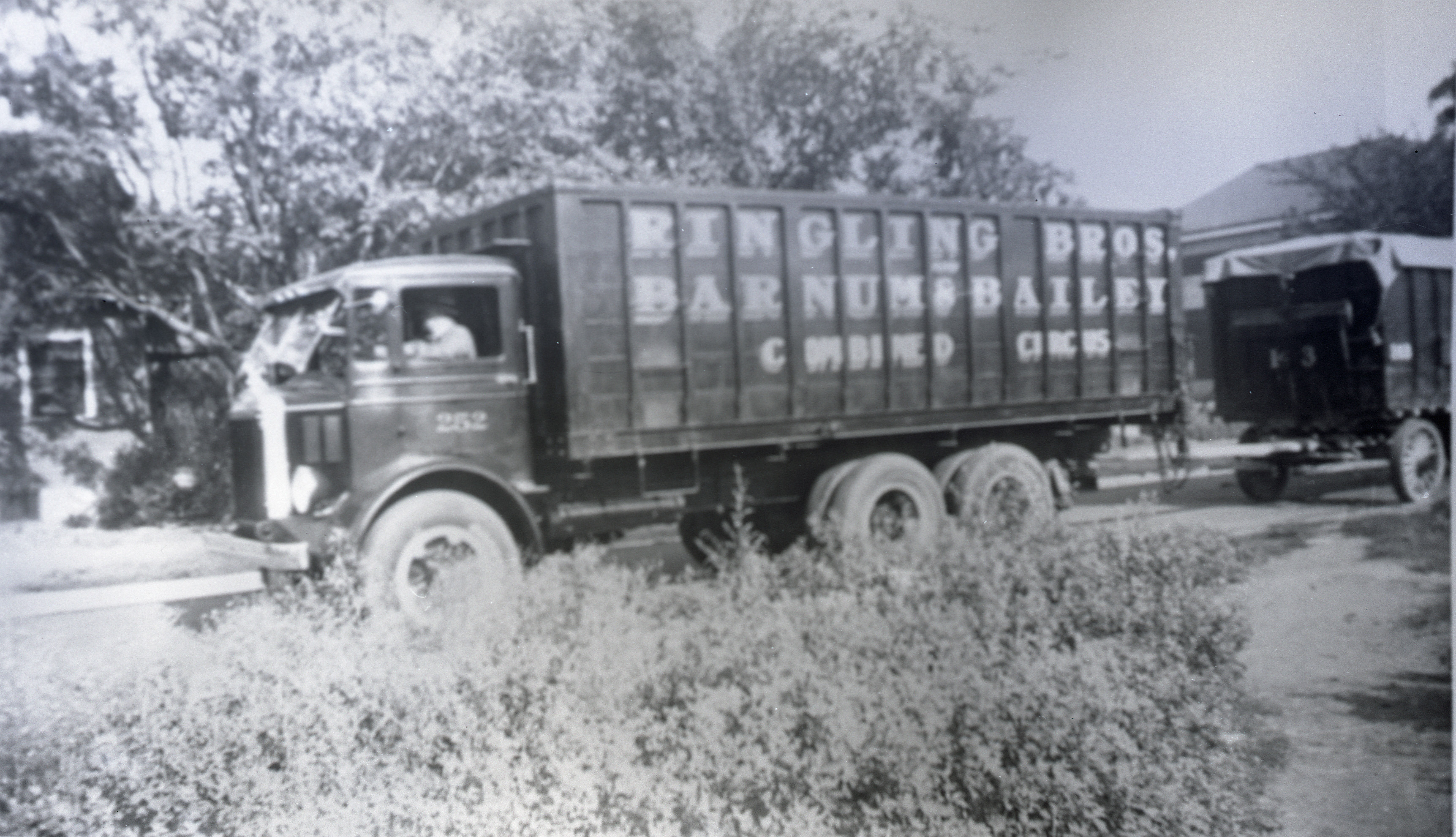 Ringling Bros Barnum   Bailey  1936   CanvasTRUCK WORKING #2 Posted 2-of 13