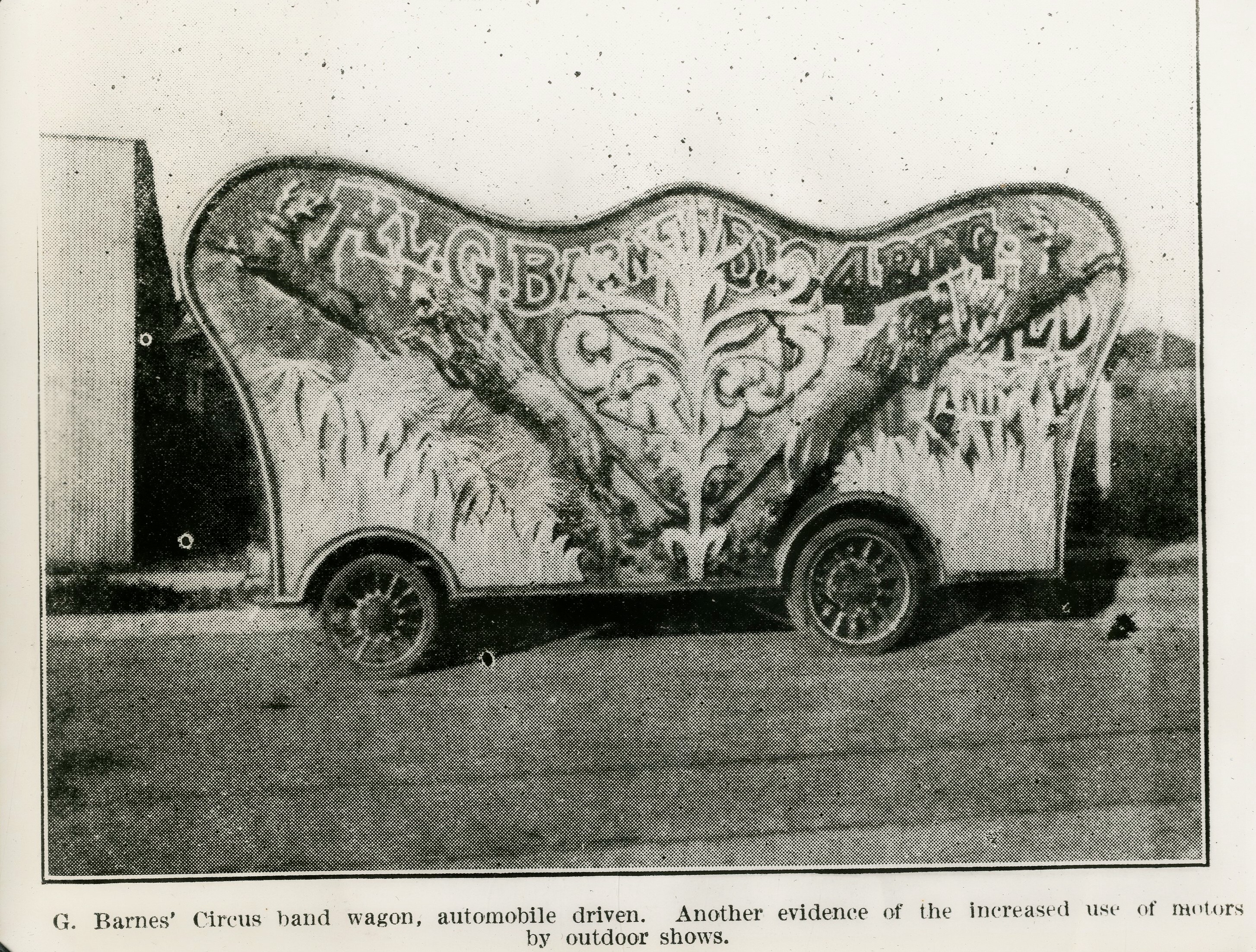 52A_-_Motorized_Bandwagon_used_in_1916_-_Bob_taber_collection